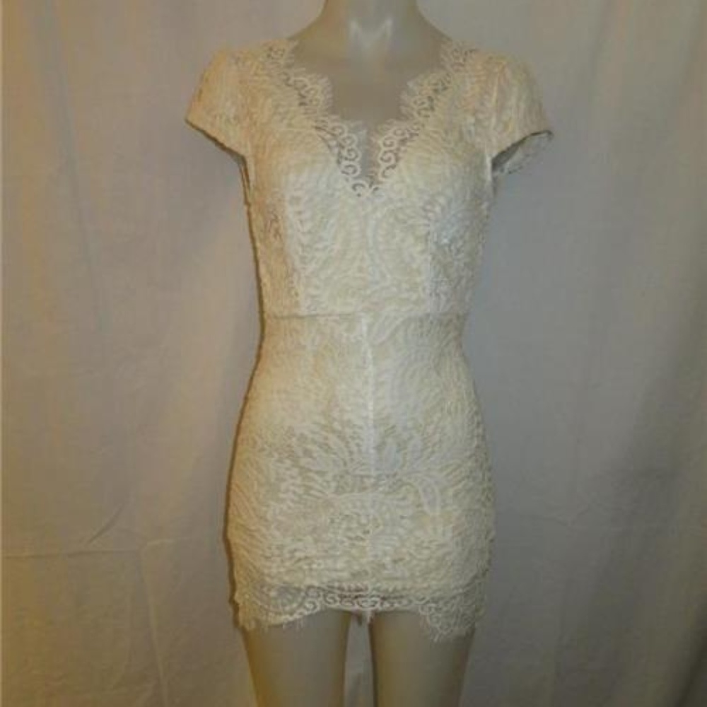 NWT WOMENS GAB & KATE  CREAM LACED DRESS  S